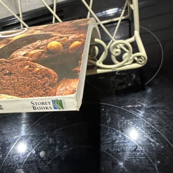 101 Perfect Chocolate Chip Cookies: 101 Melt-in-Your-Mouth Recipes by Gwen W. St - Picture 4 of 9